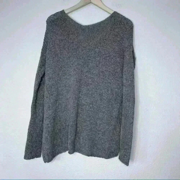 Vince Women’s V-Neck Taupe Sweater - Picture 7 of 8